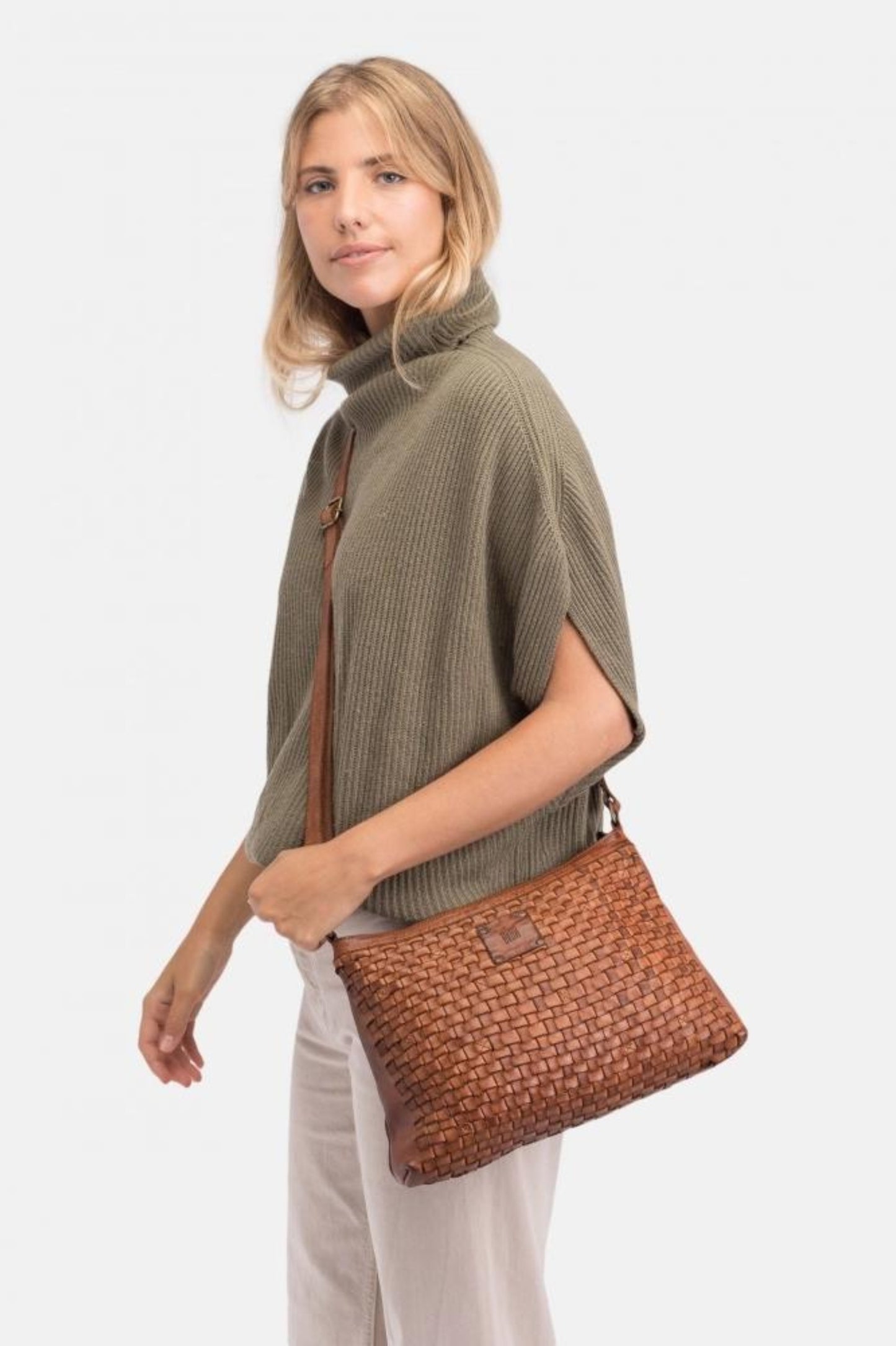 KANSAS - Medium Braided Crossbody Bag