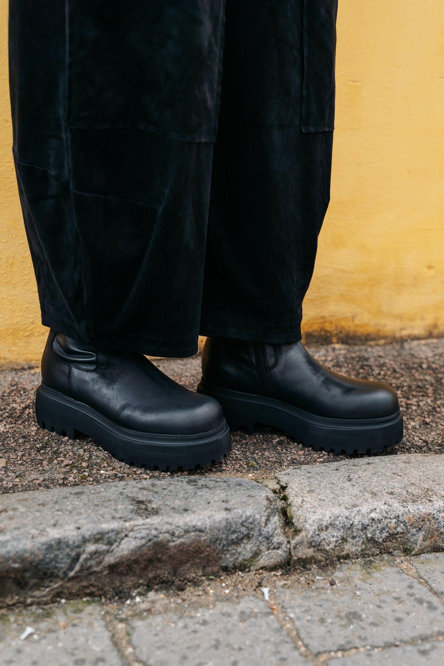 LOFINA - Black Chunky Boots