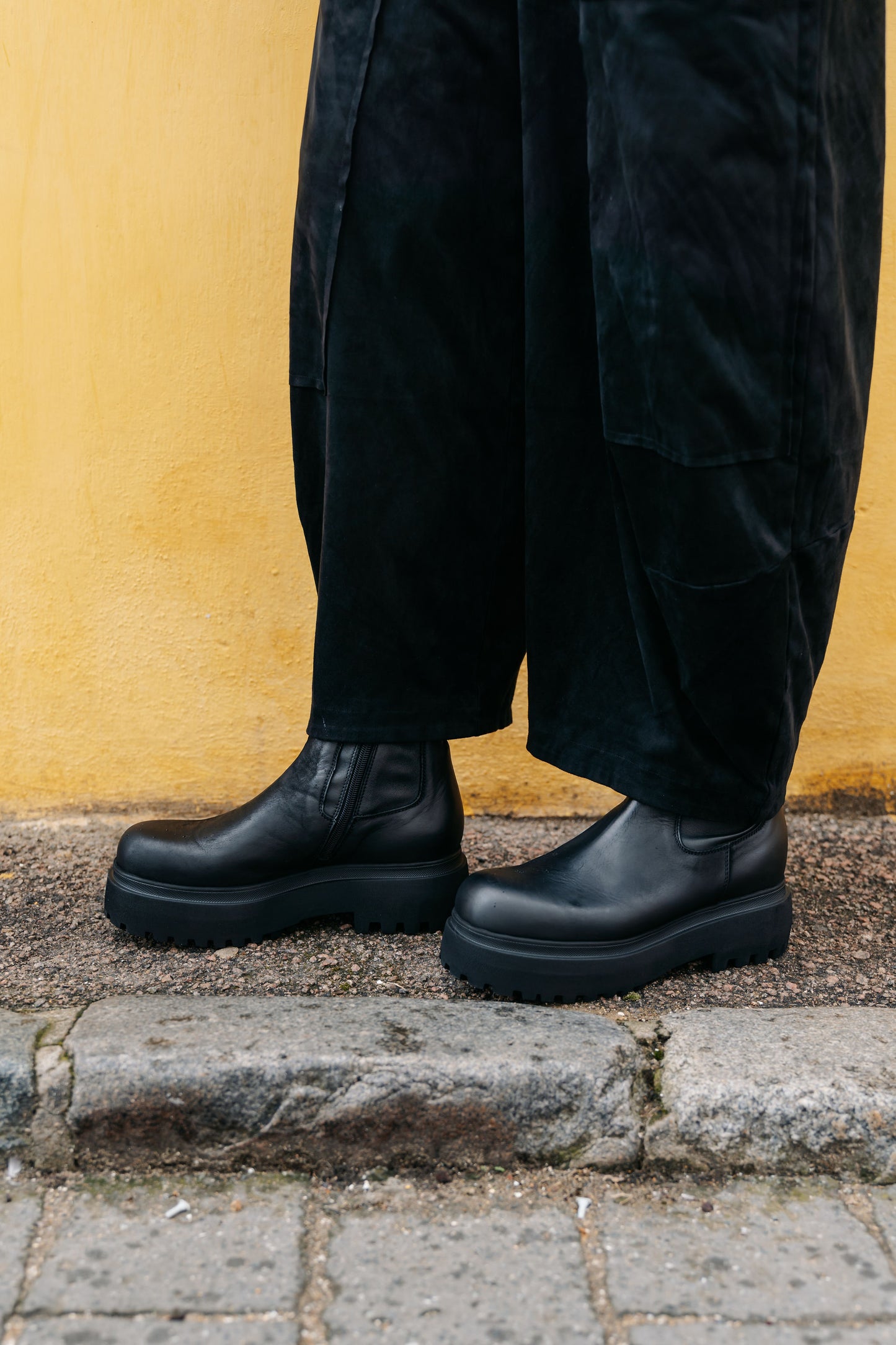 LOFINA - Black Chunky Boots