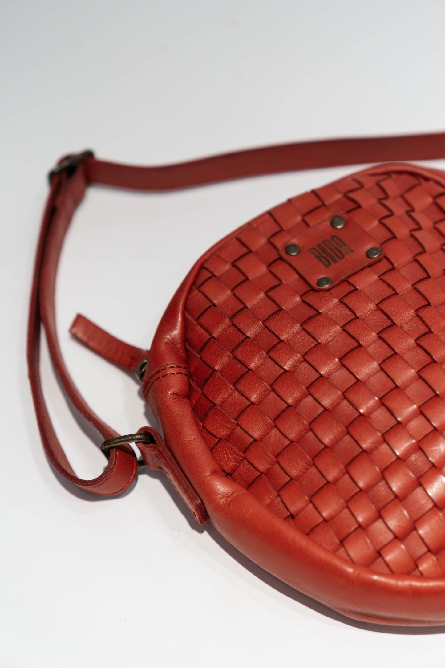 WOVEN - Round Crossbody Bag