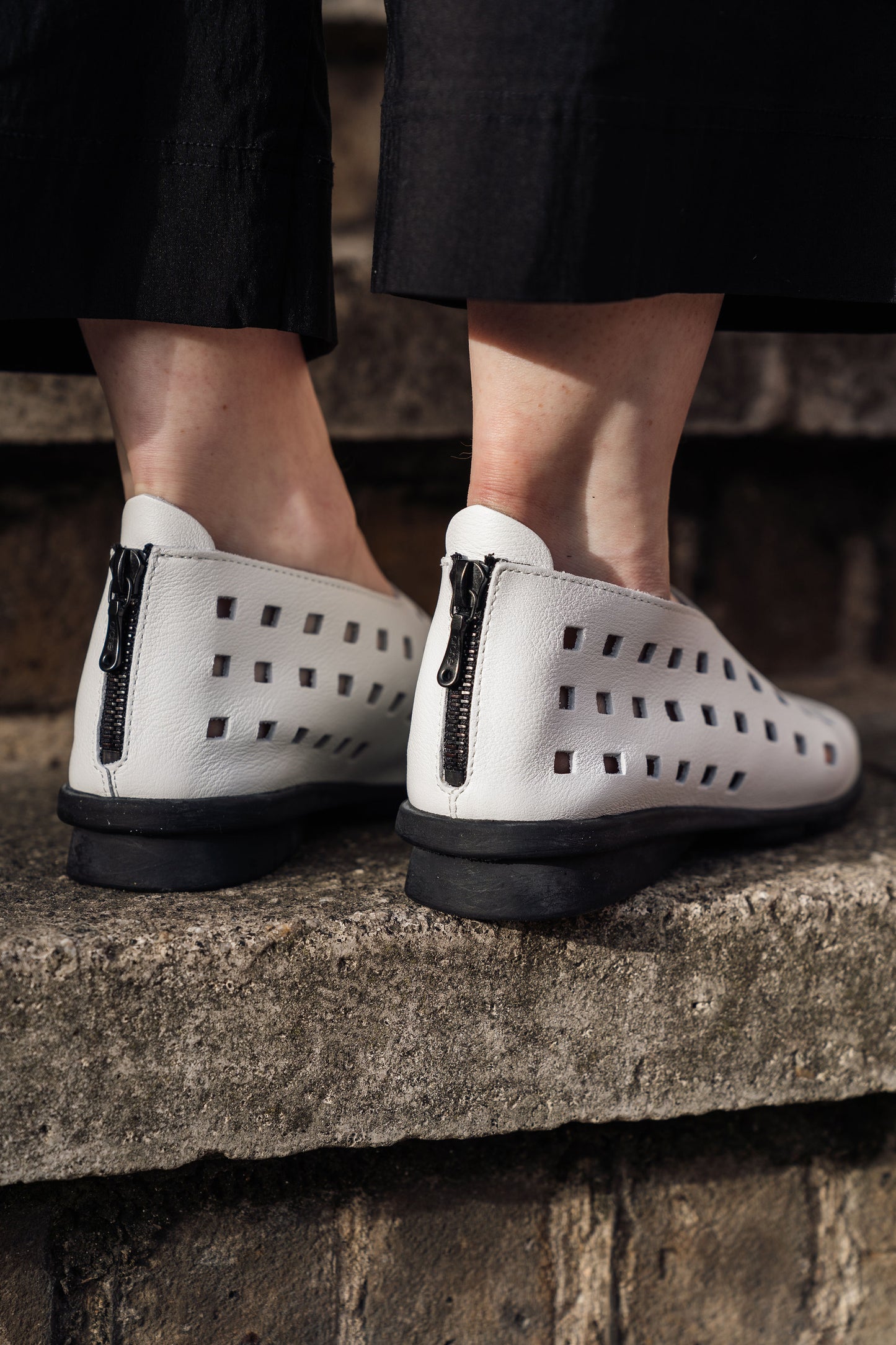 ARCHE - Drick White Sandals