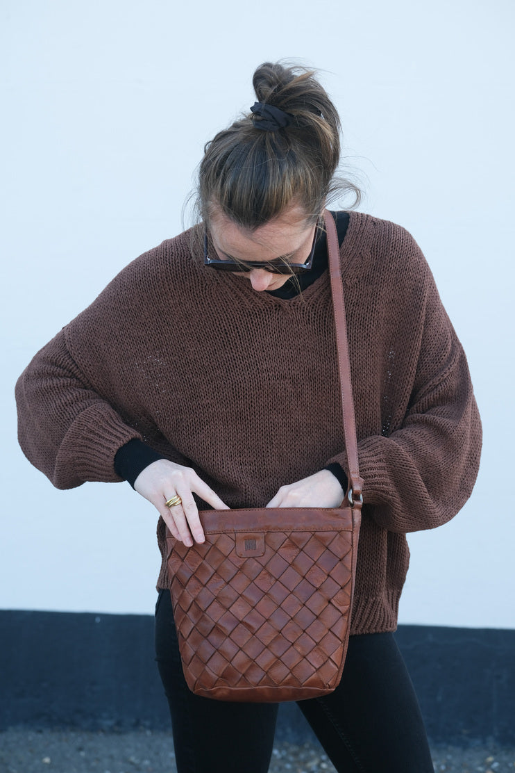 LEWISBURG - Crossbody Bucket Bag